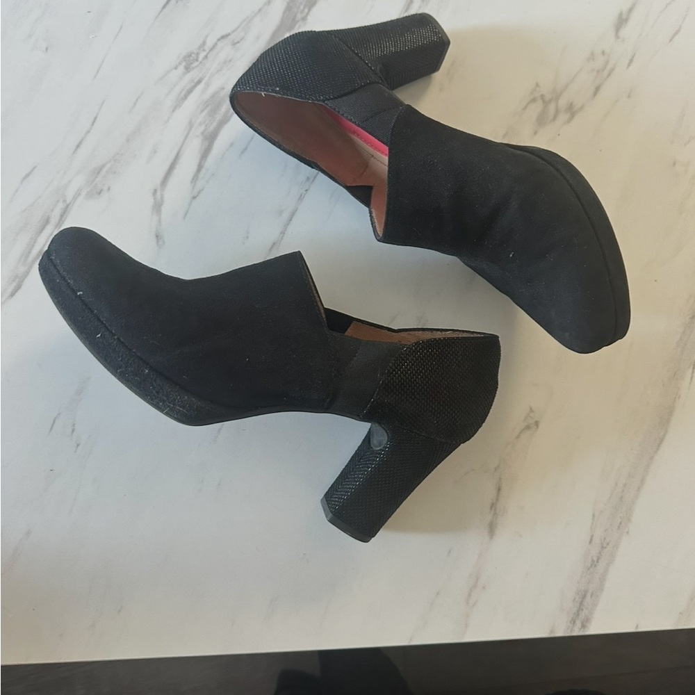 Pas de Rouge Black Slip-On Women’s Heels - Picture 5 of 8